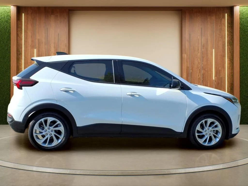 2027 Chevrolet Bolt LT - Photo 34