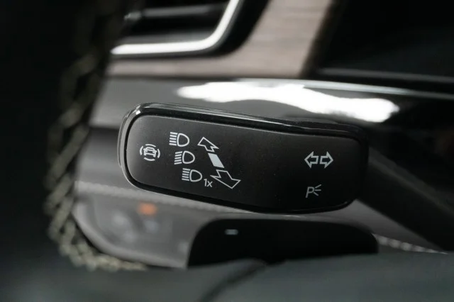 New 2024 Deep Black Pearl Effect Volkswagen 2.0T SEL image 29