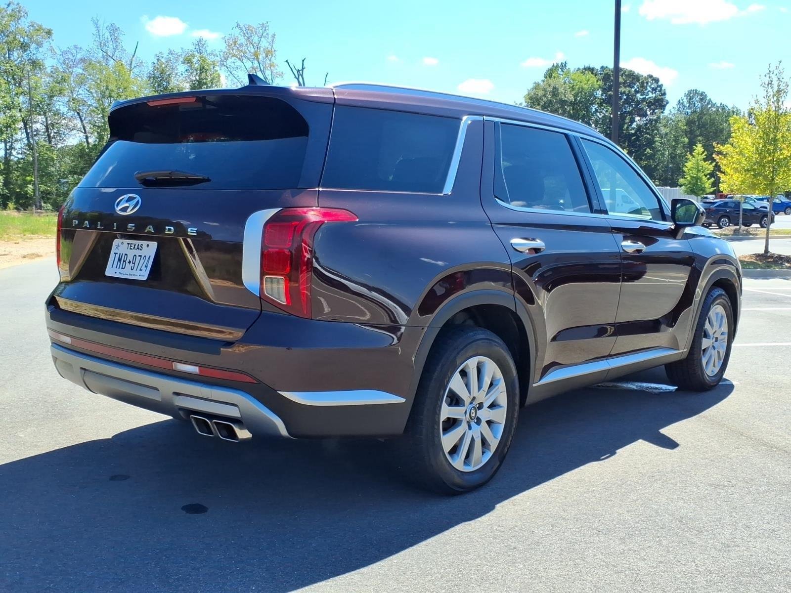 Used 2024 Sierra Burgundy Hyundai SEL 7P image 2