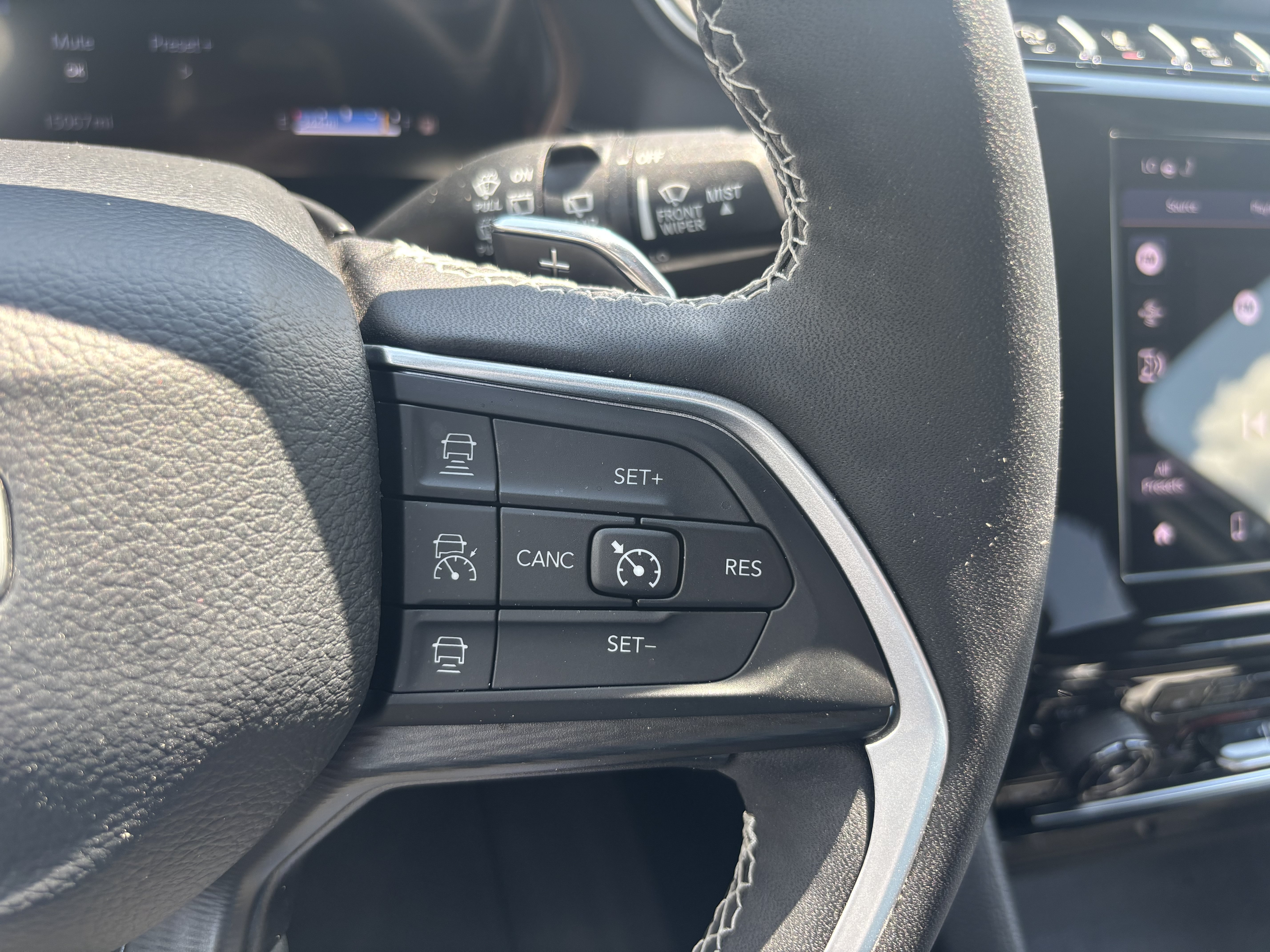Used 2024 Baltic Gray Metallic Clearcoat Jeep Laredo X image 20