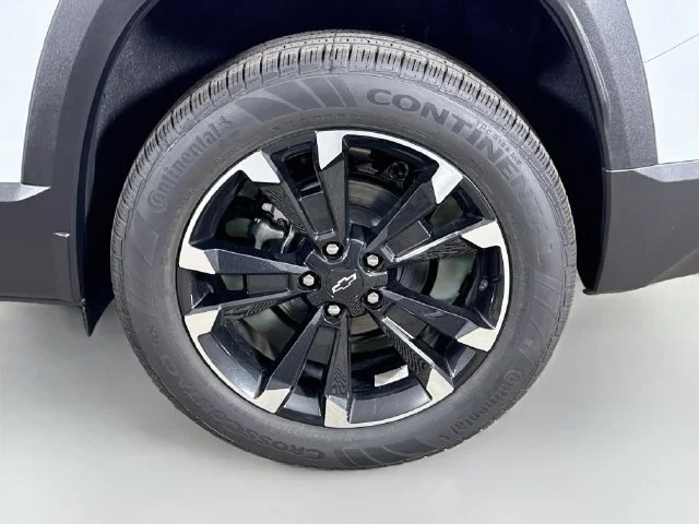 New 2027 Polar White Tricoat Chevrolet RS image 31