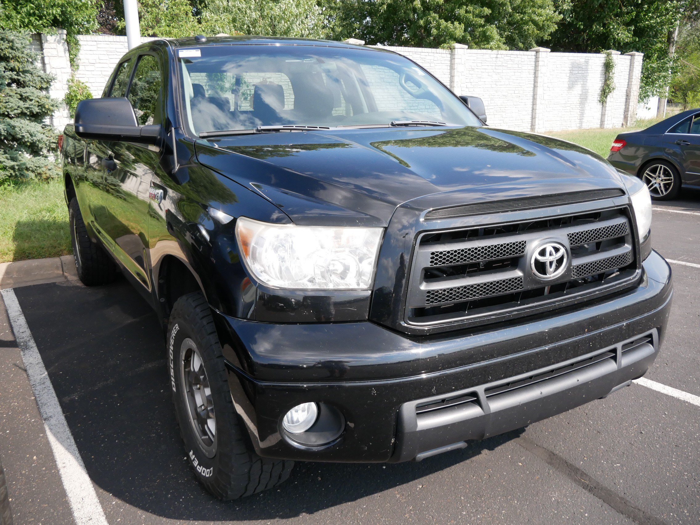 Used 2010 Black Toyota DBL 4WD FFV V8 5. image 7