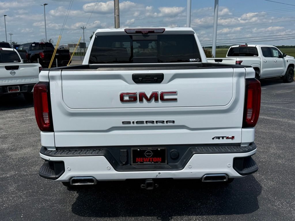 Used 2022 White GMC AT4 image 35