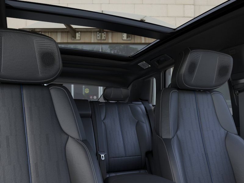 2027 Cadillac LYRIQ Premium Sport - Photo 24