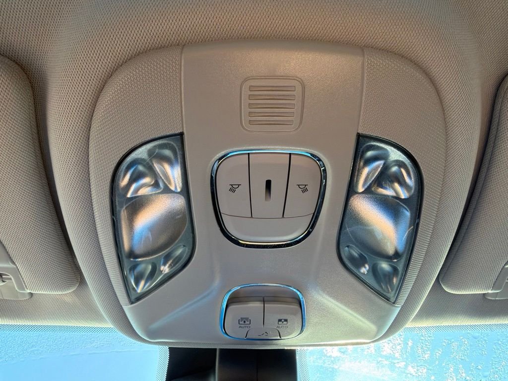 Used 2022 Gray Jeep Limited image 28