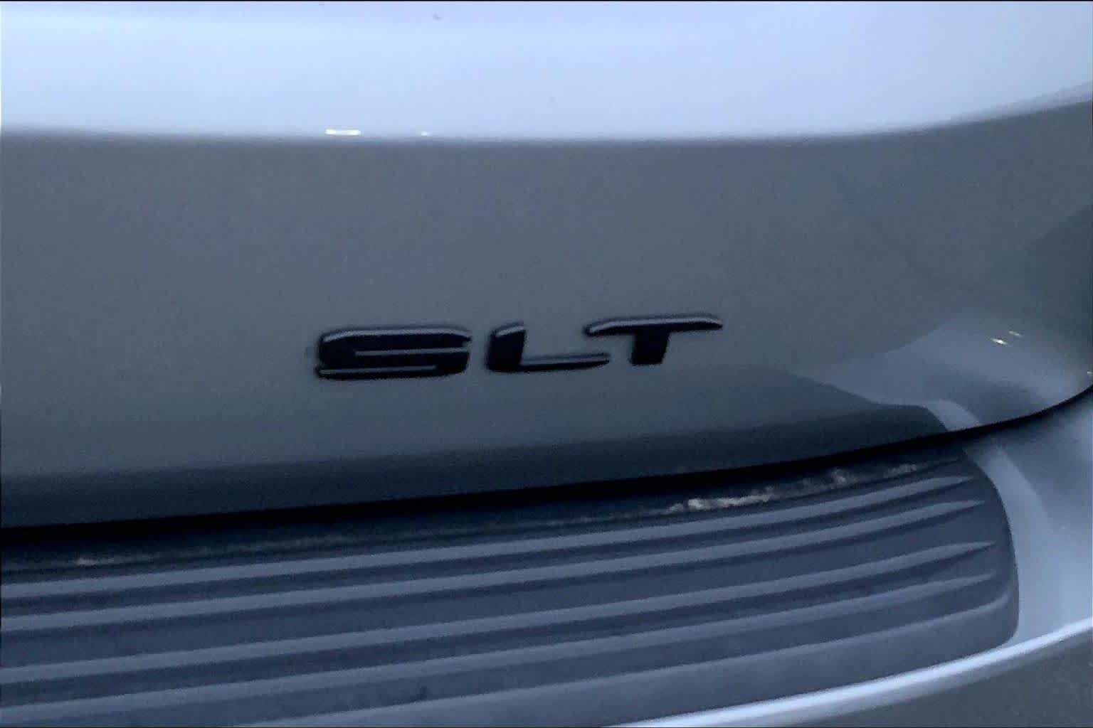 Used 2023 Sterling Metallic GMC SLT image 10