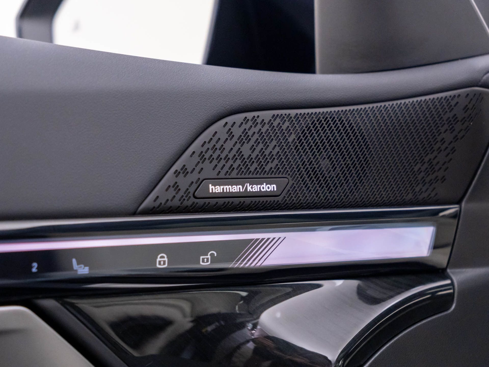 New 2027 Carbon Black Metallic BMW 550e xDrive image 14