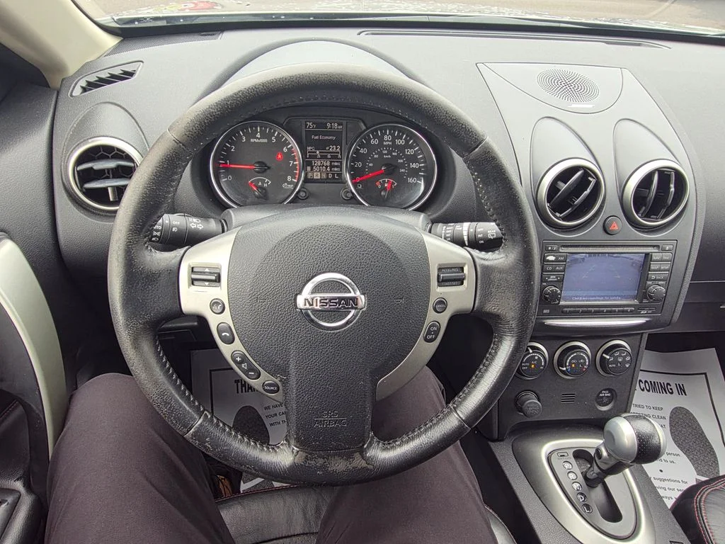 Used 2011 Platinum Graphite Nissan SV image 19
