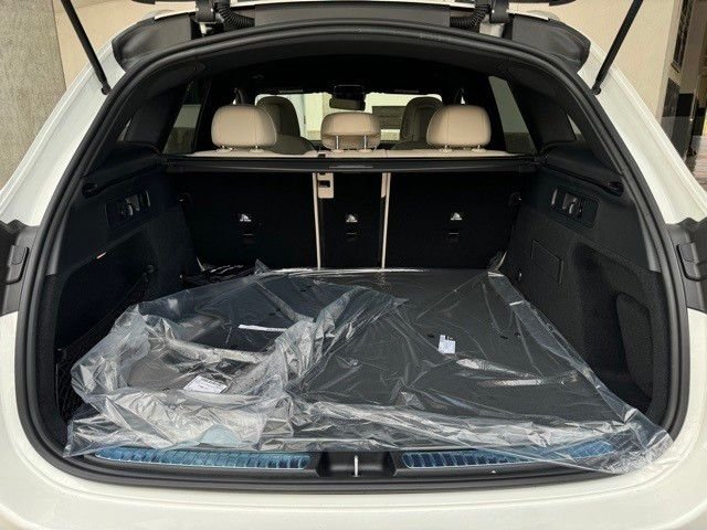 New 2025 Polar White Mercedes-Benz GLC 300 image 7