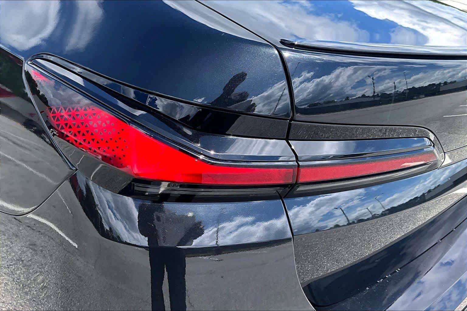Used 2023 Black Sapphire Metallic BMW 740i image 29