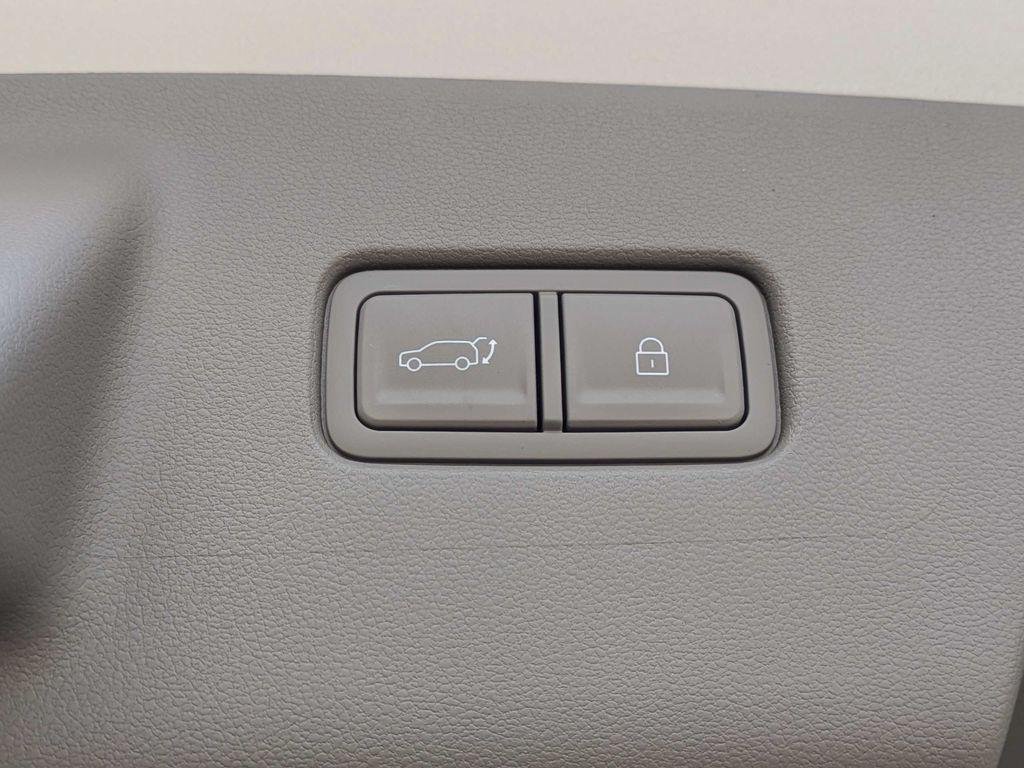 New 2026 White Hyundai SEL FWD image 13