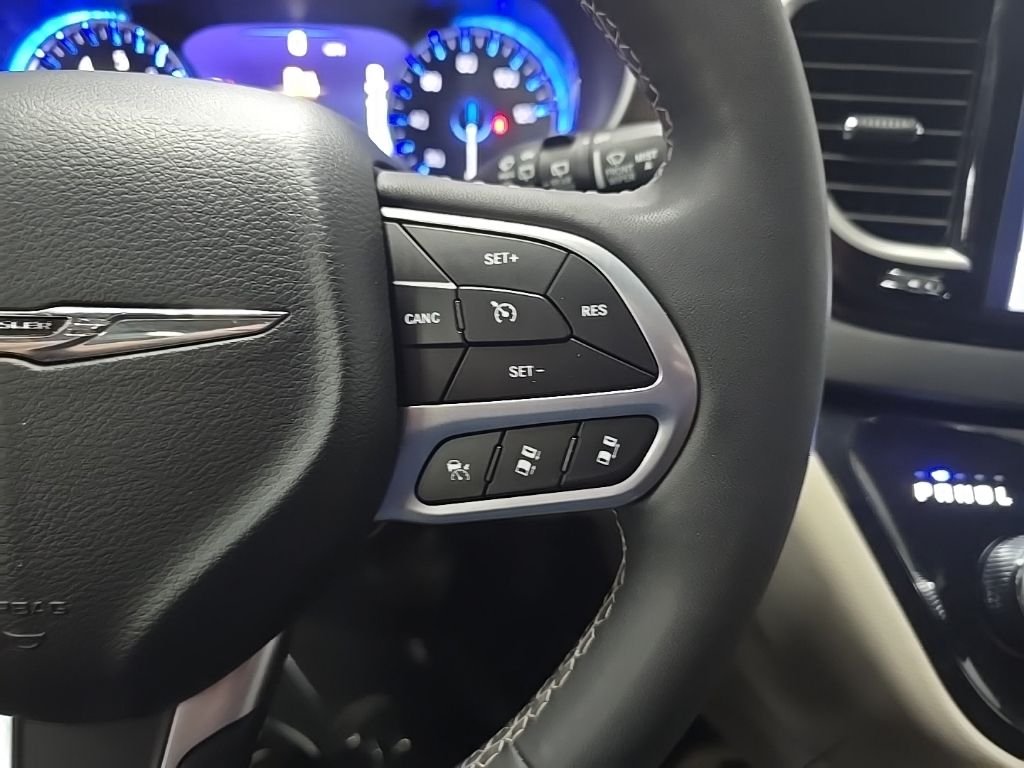 Used 2024 White Chrysler Touring L image 21