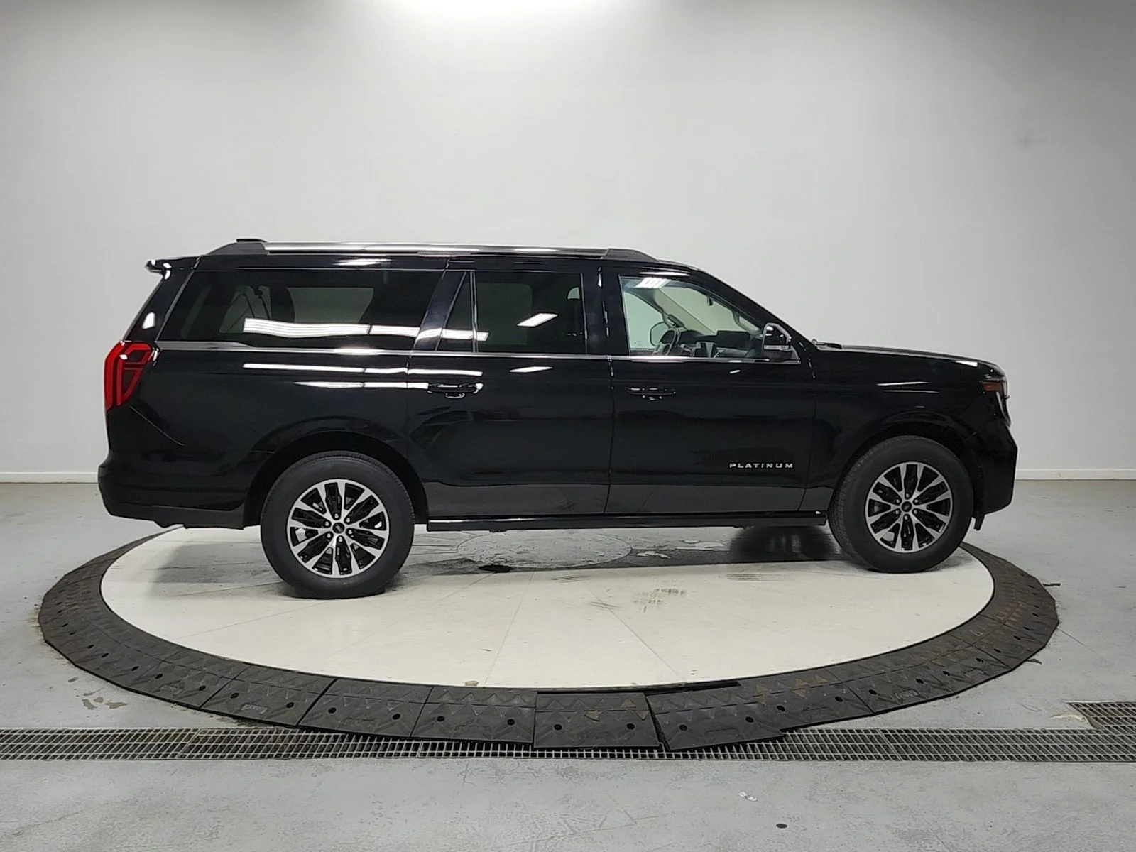 Used 2025 Black Ford Platinum image 9