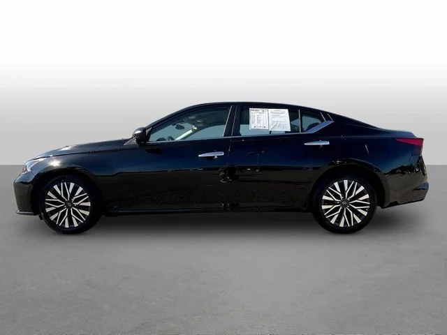 Used 2025 Black Nissan 2.5 SV image 4