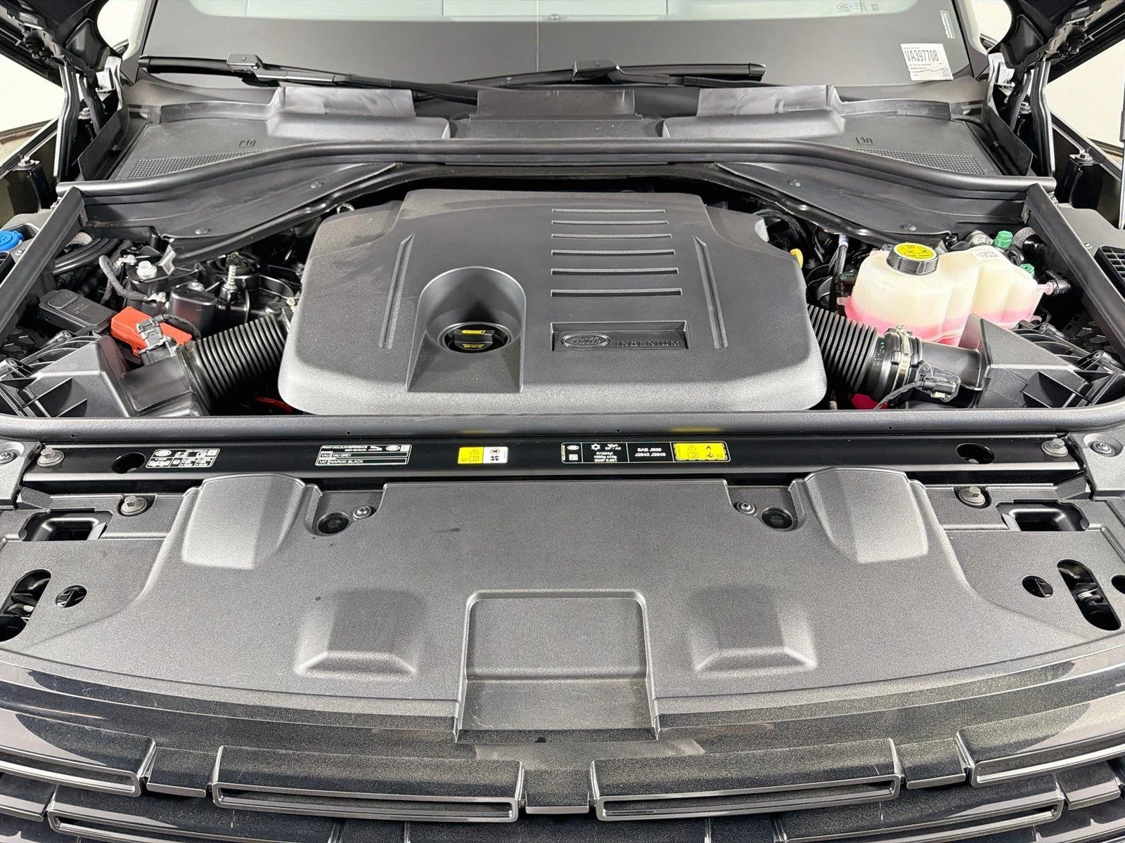 New 2027 Carpathian Grey Land Rover SE image 28