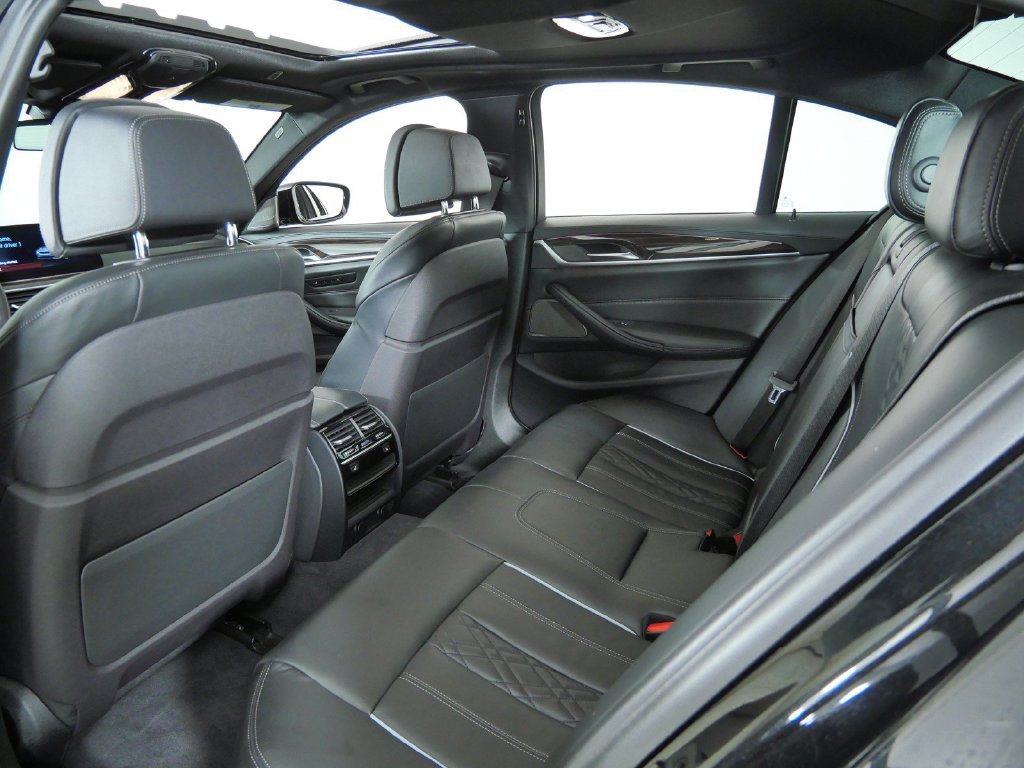 Used 2018 Black Sapphire Metallic BMW 540i xDrive image 31