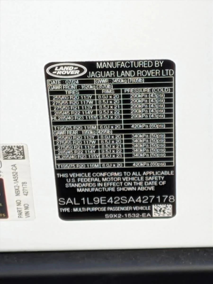 Used 2025 Fuji White Land Rover Dynamic SE image 26