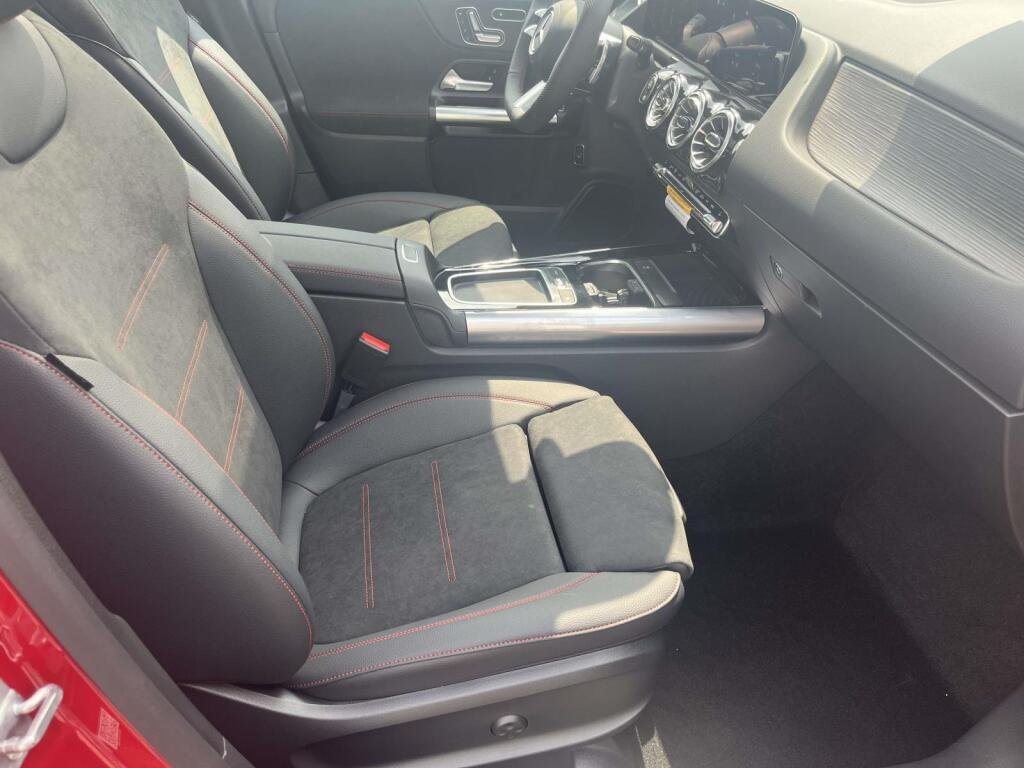 New 2026 MANUFAKTUR Patagonia Red Metallic Mercedes-Benz GLA 250 image 21