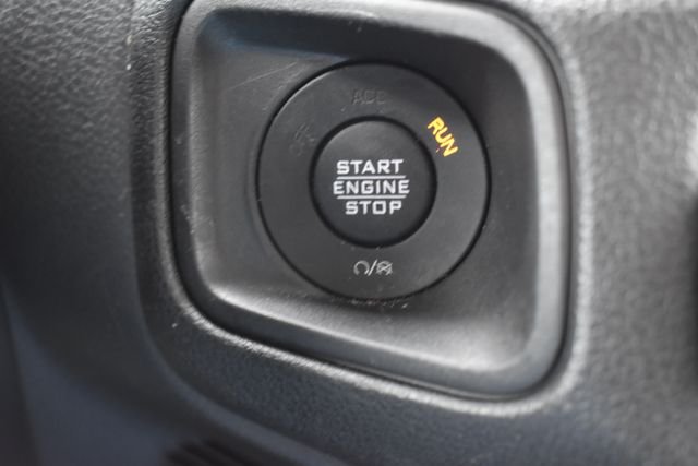 Used 2024 Green Jeep Sport S image 26