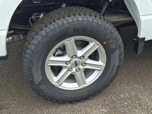New 2026 Oxford White Ford XLT image 5