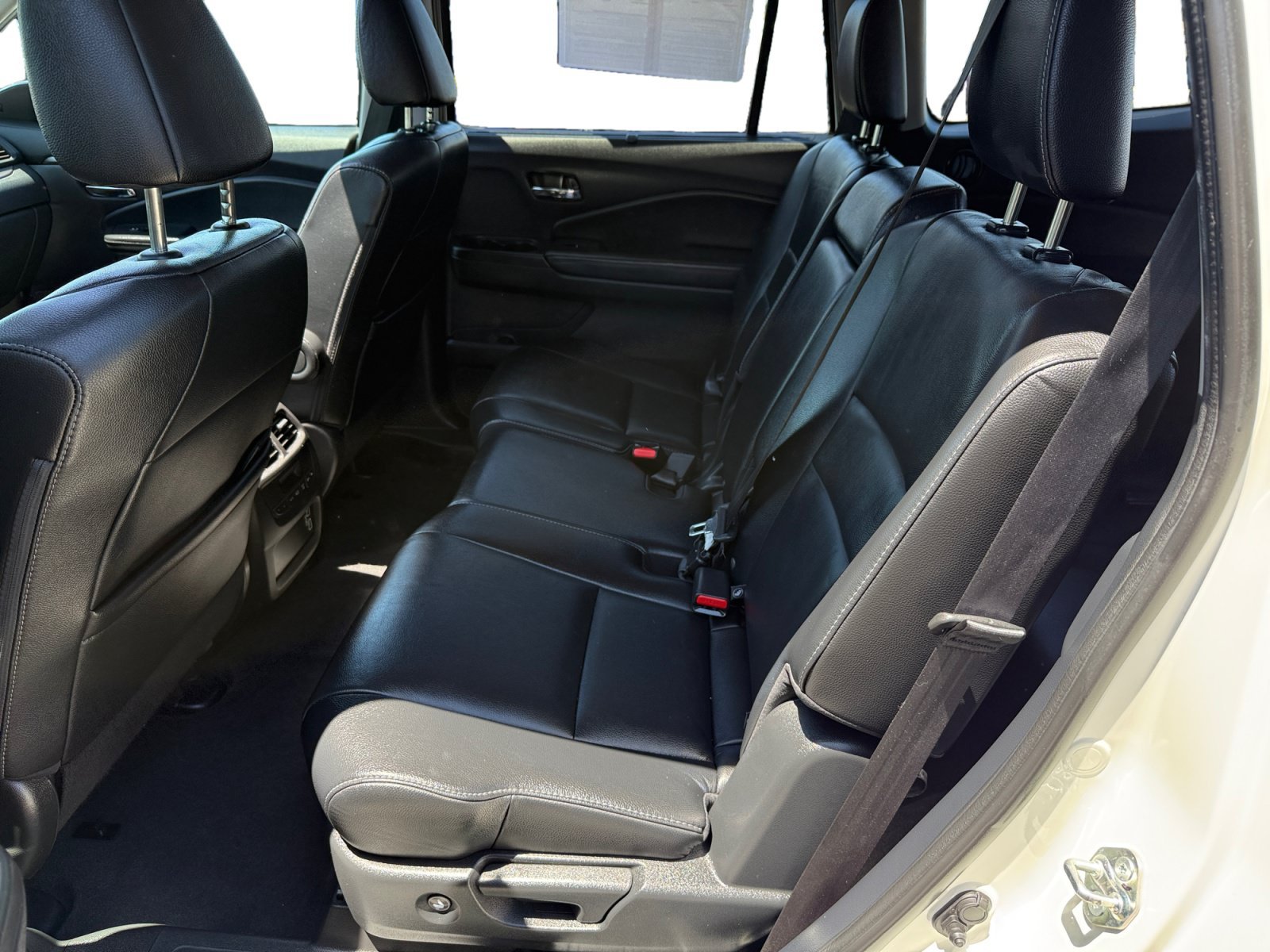 Used 2019 White Diamond Pearl Honda EX-L image 16