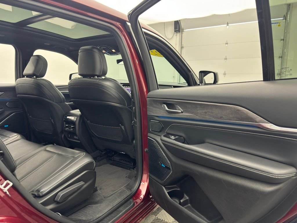 Used 2022 Velvet Red Pearlcoat Jeep Overland image 44