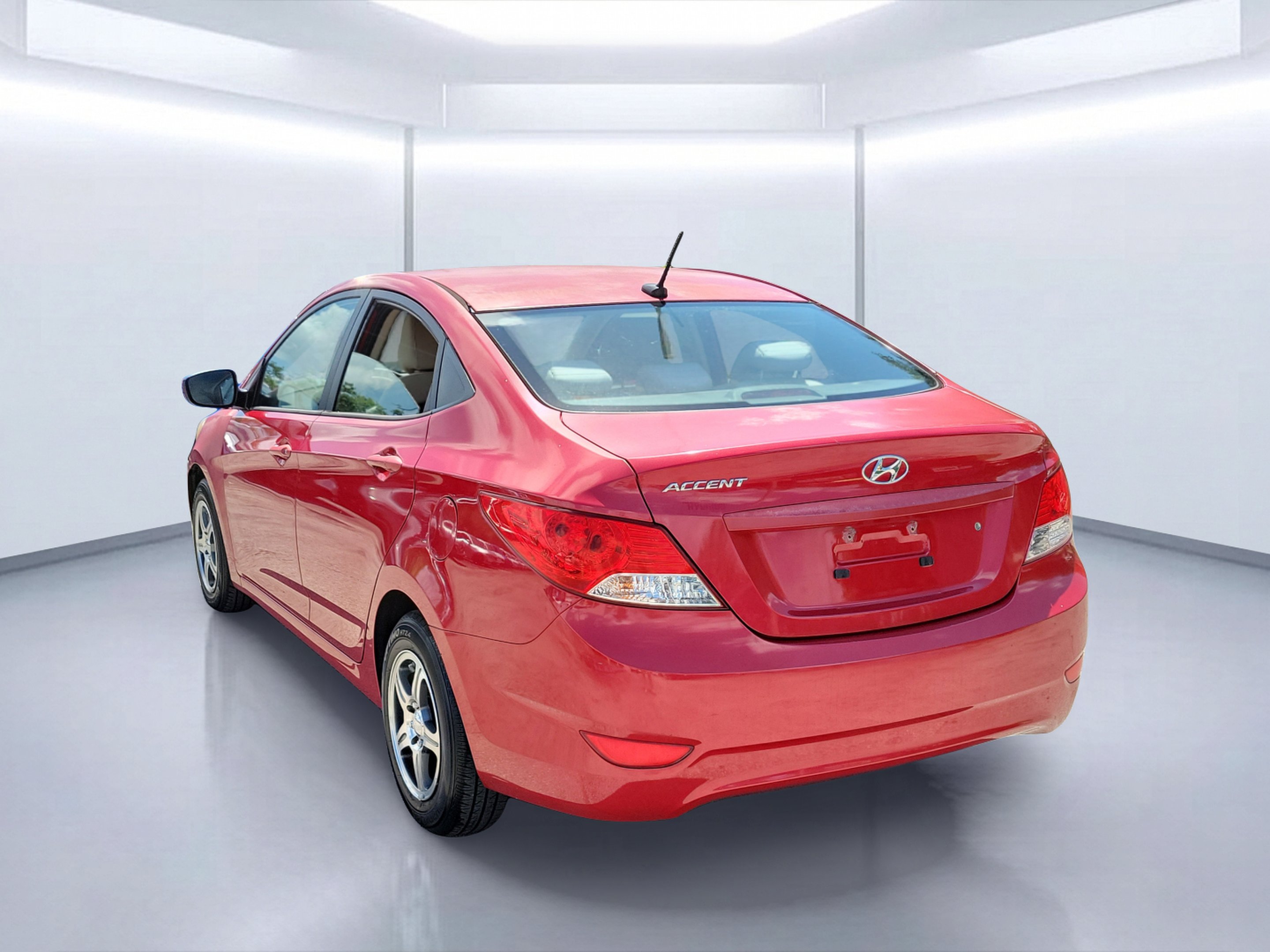 Used 2012 Boston Red Hyundai GLS image 3