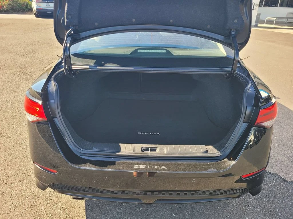 Used 2022 Black Nissan SR Xtronic CVT image 12