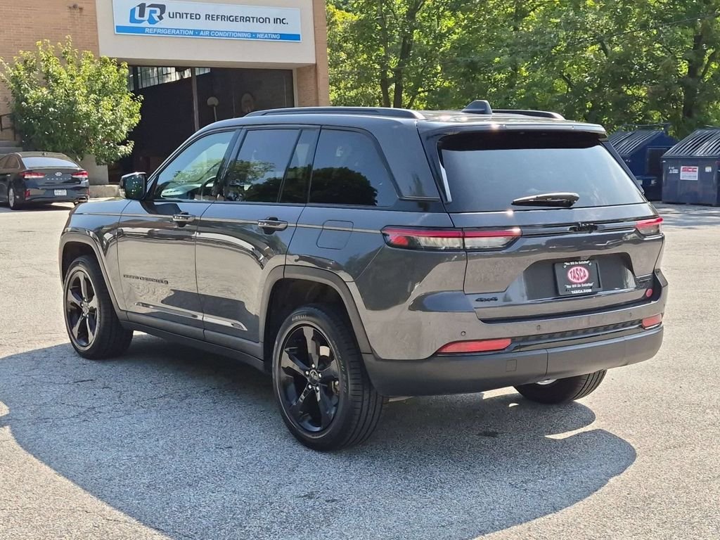 Used 2025 Gray Jeep Limited image 8
