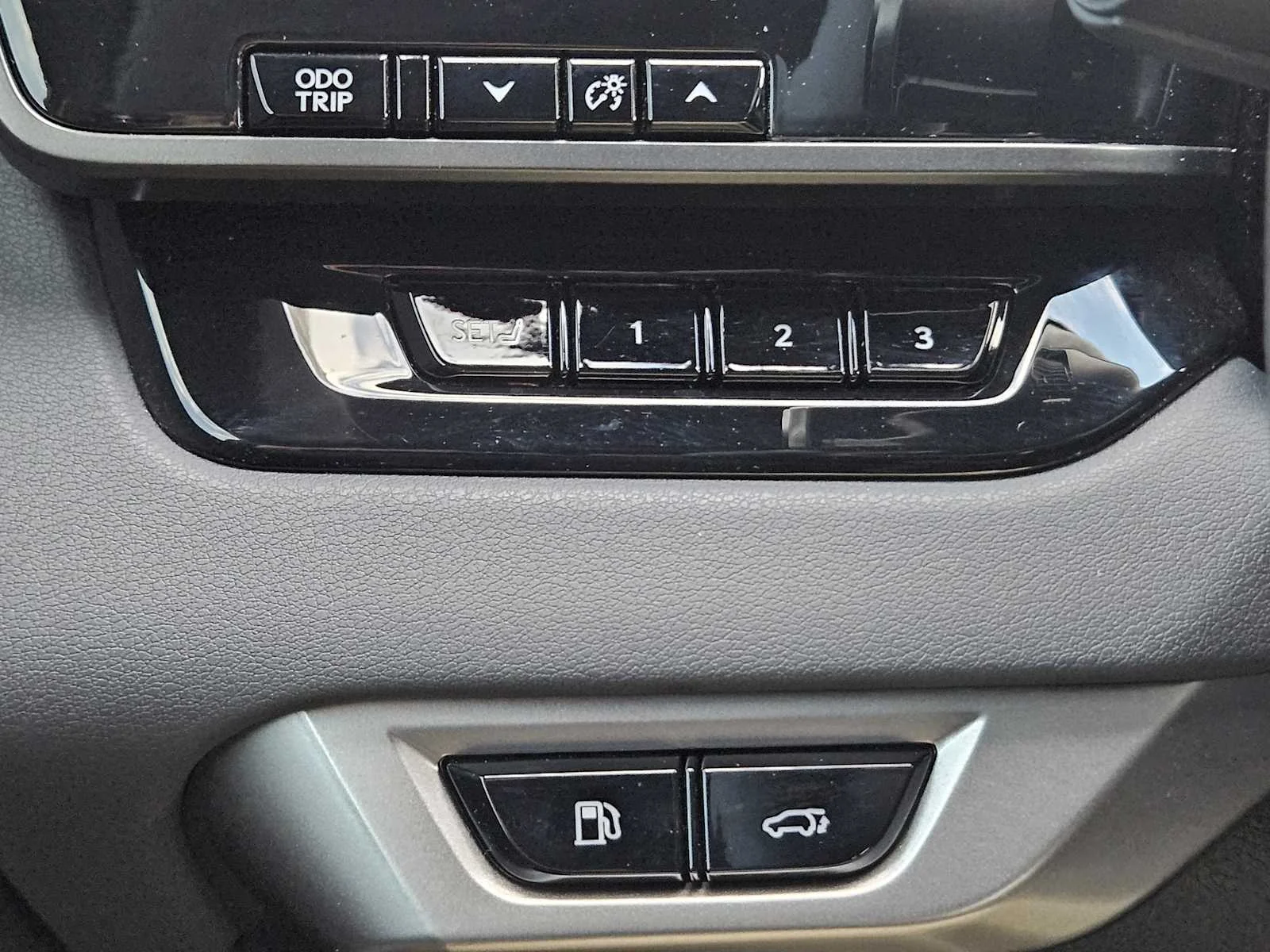 Certified Used 2025 IRIDIUM Lexus Premium image 17