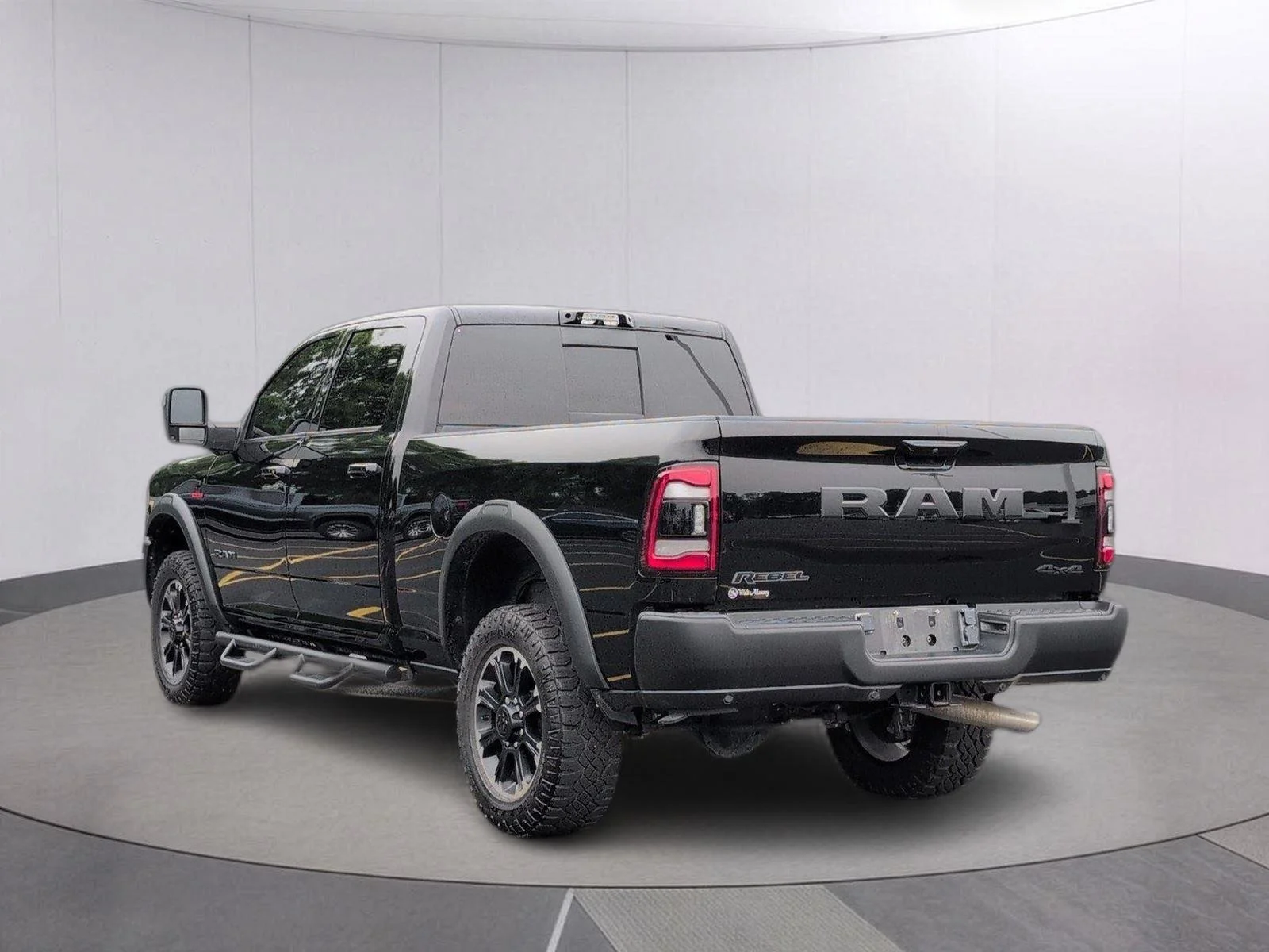 Used 2024 Diamond Black Crystal Pearlcoat Ram Rebel image 2