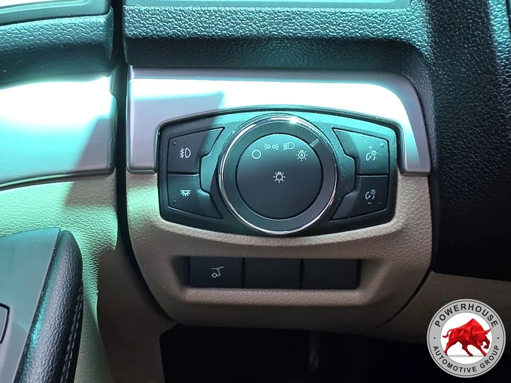 Used 2017 White Ford XLT image 29
