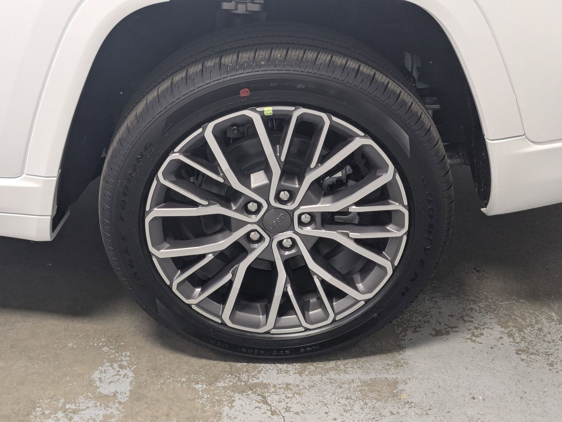 New 2026 Bright White Clear-Coat Exterior Paint Jeep Summit image 18