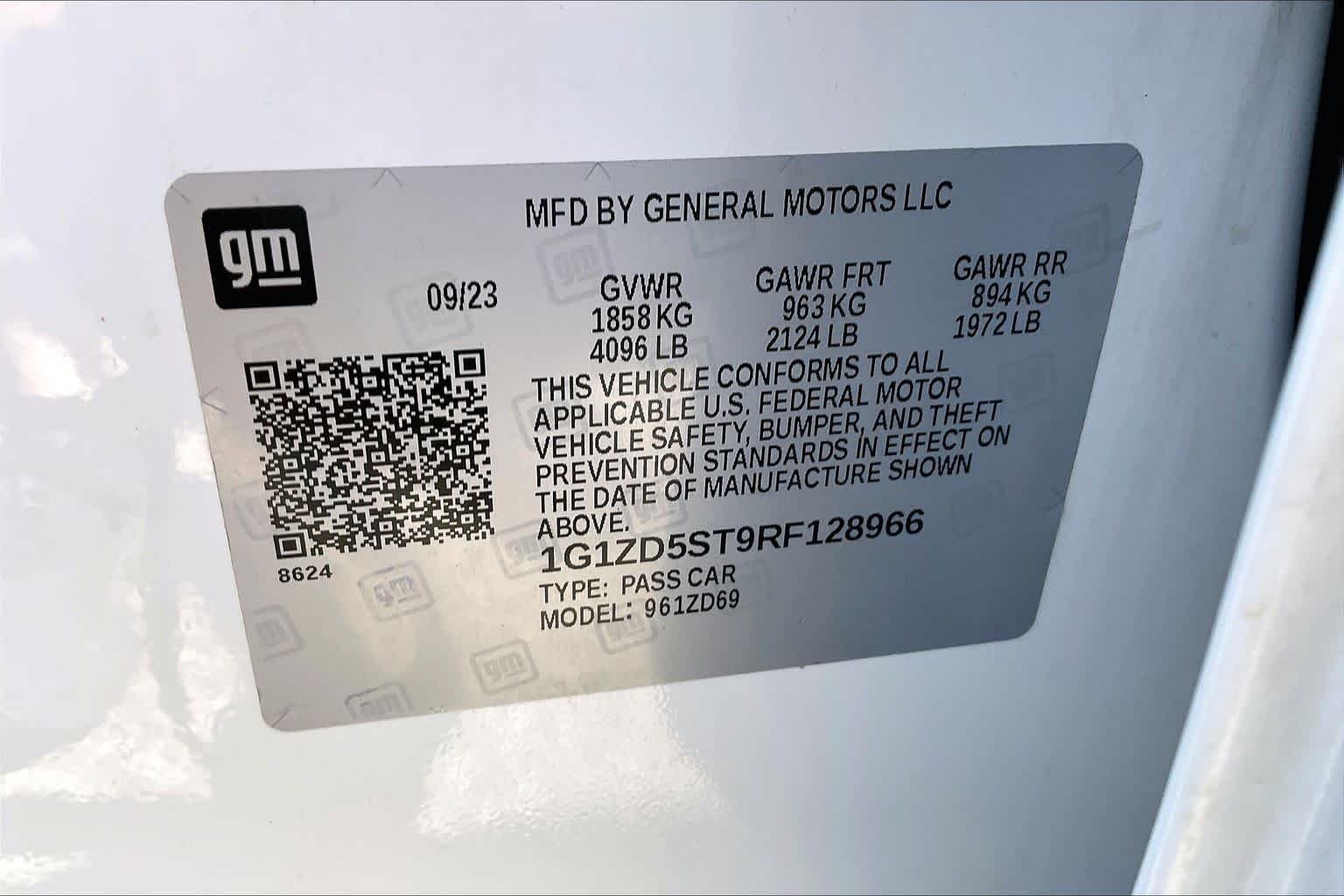 Used 2024 Summit White Chevrolet LT image 35