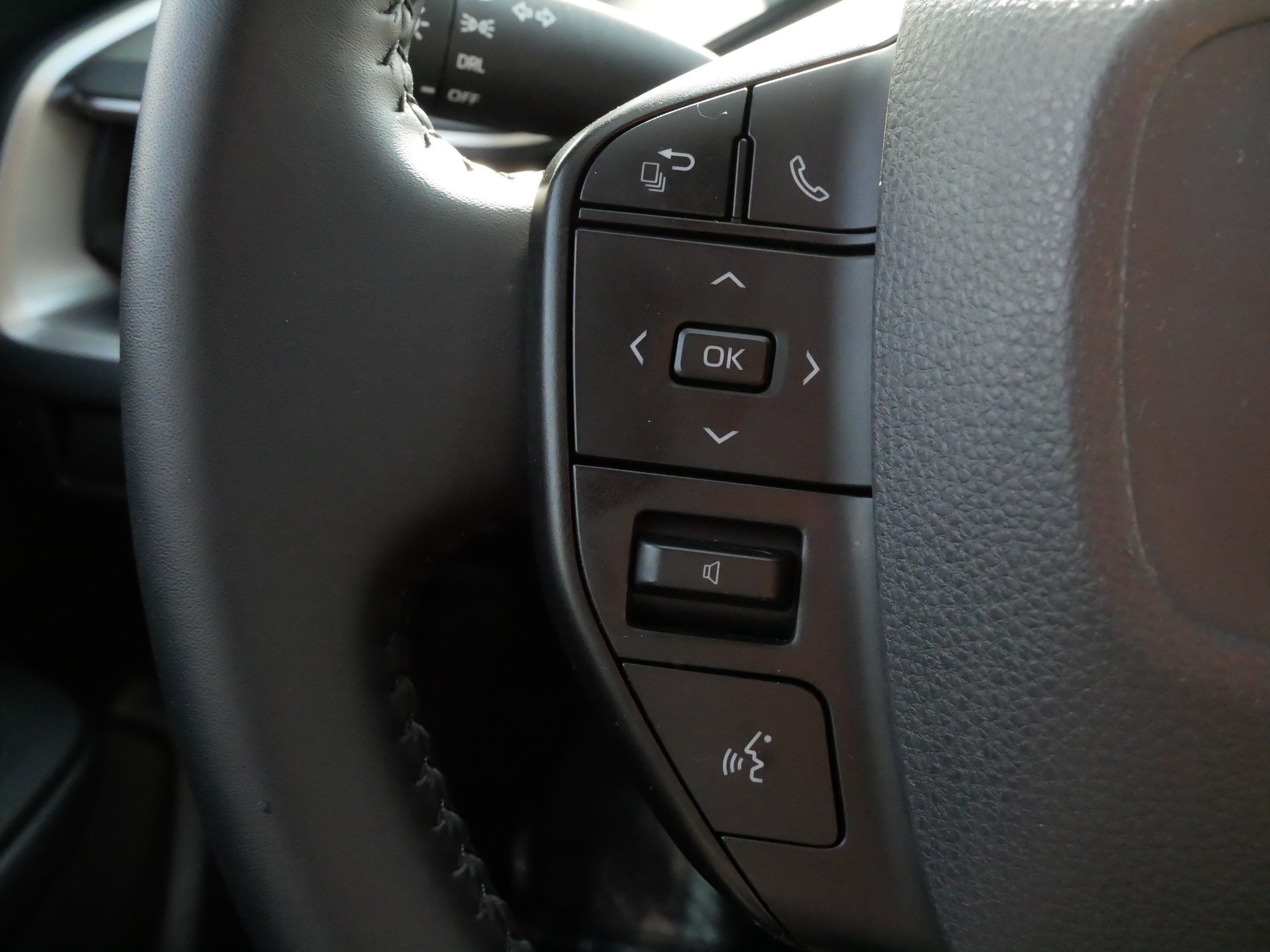 Certified Used 2025 CUTTING EDGE Toyota LE image 28