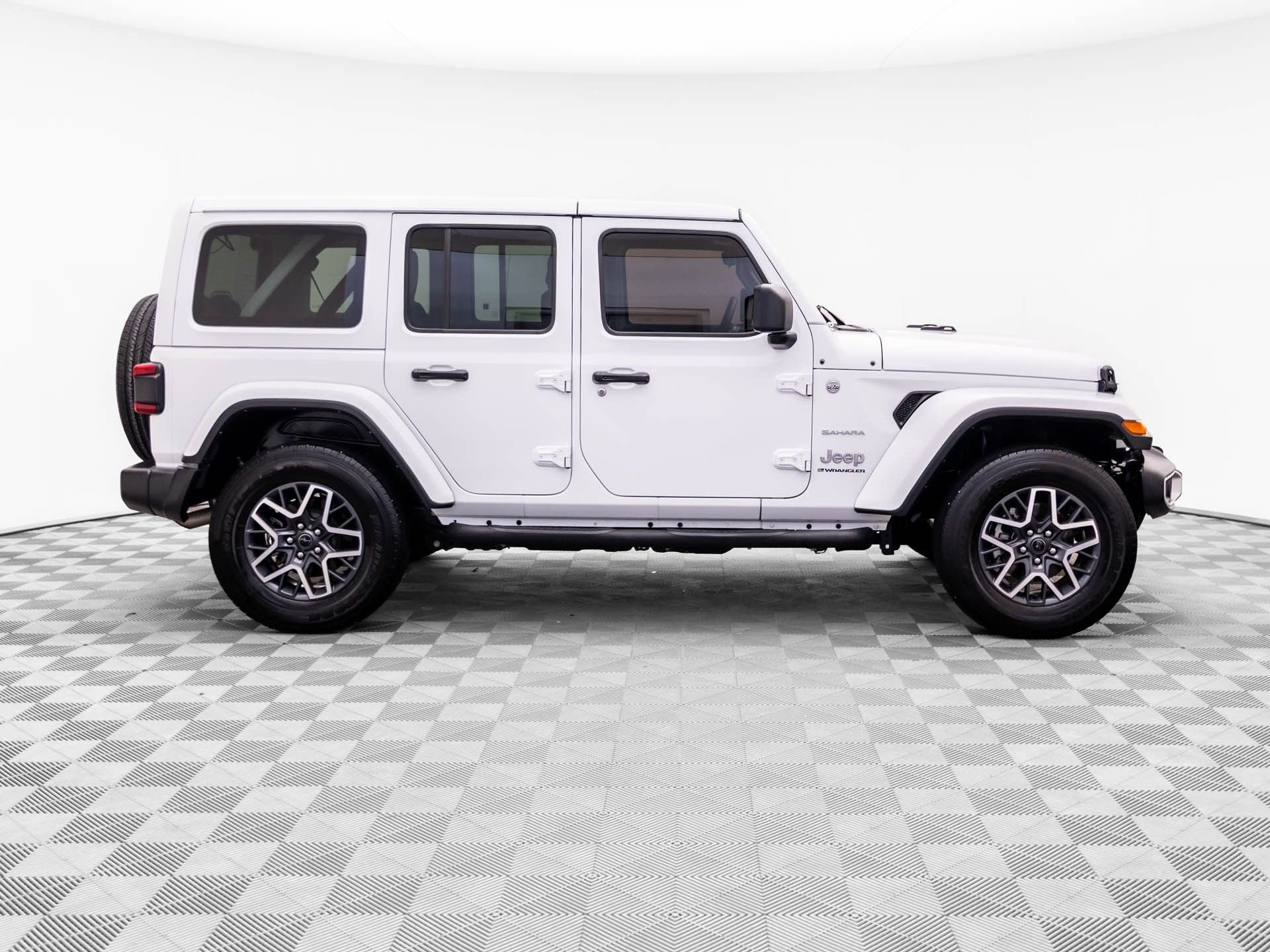 Used 2024 White Jeep Sahara image 8