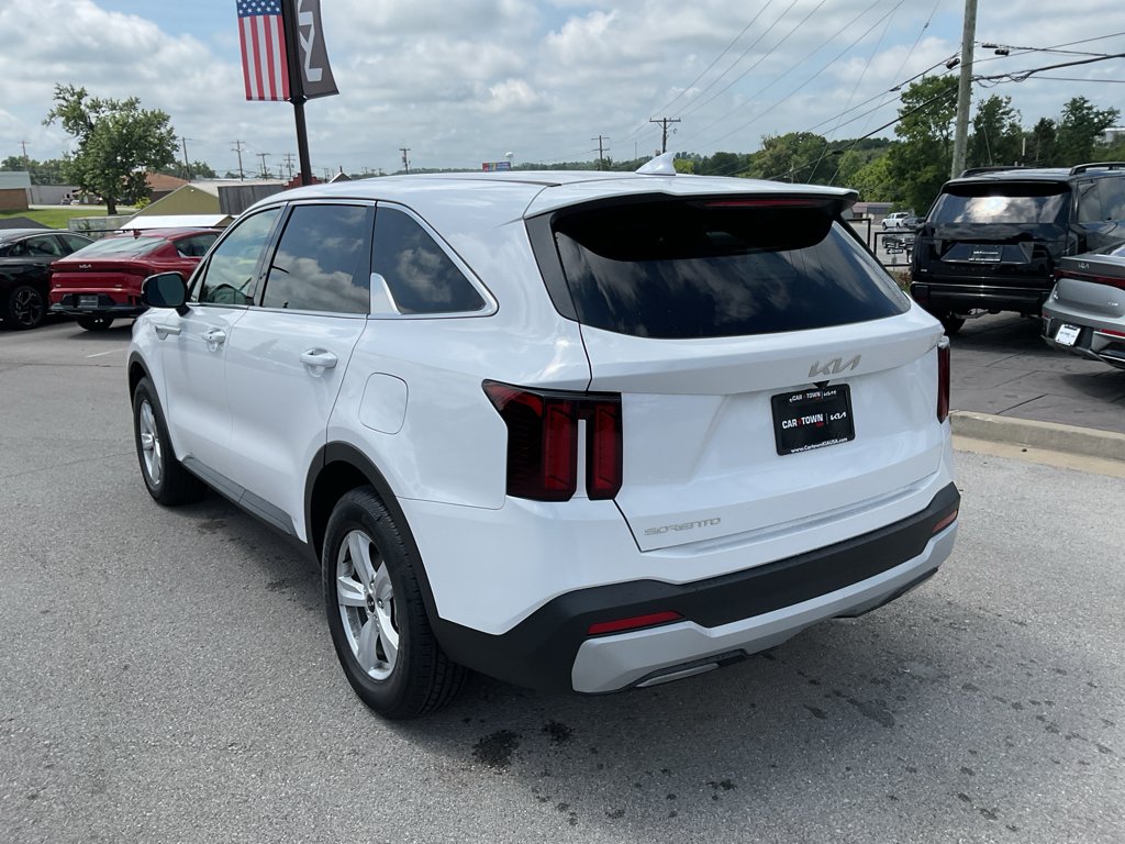Used 2026 Whi Kia LX image 7