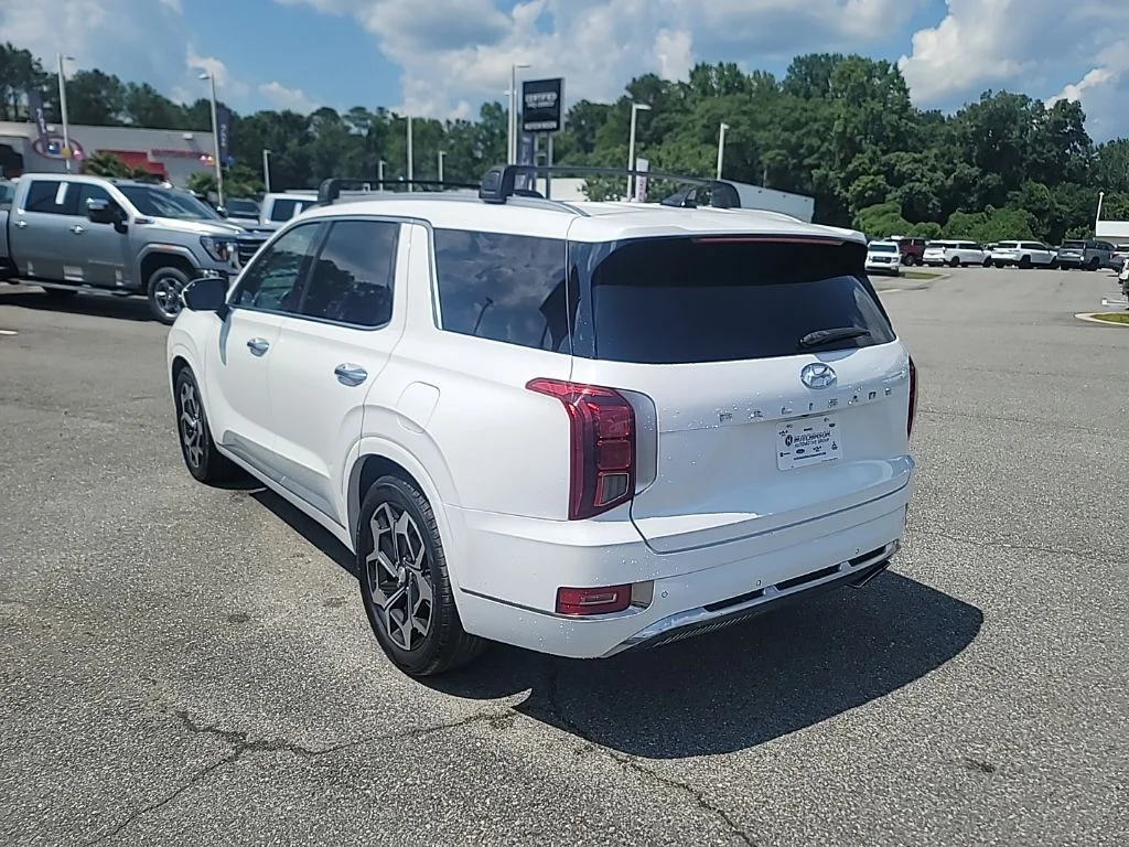 Used 2022 White Hyundai Calligraphy image 5