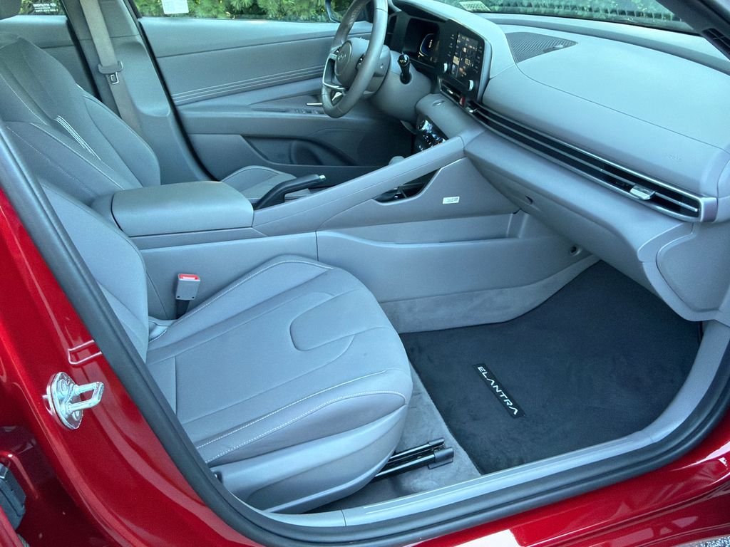 2025 Hyundai Elantra SEL - Photo 13