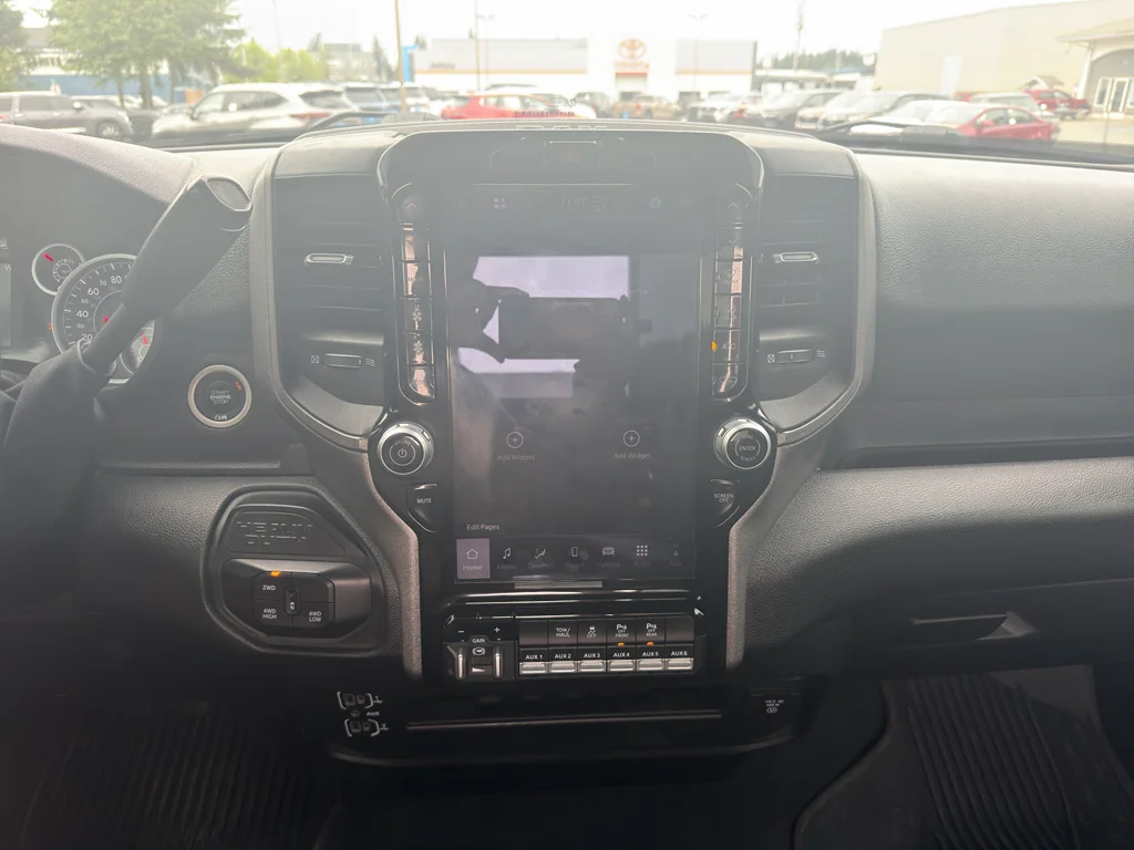Used 2025 Granite Crystal Metallic Clearcoat Ram Tradesman image 17