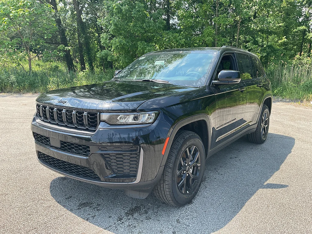 New 2026 Diamond Black Crystal Pearlcoat Jeep Altitude 4x4 image 3