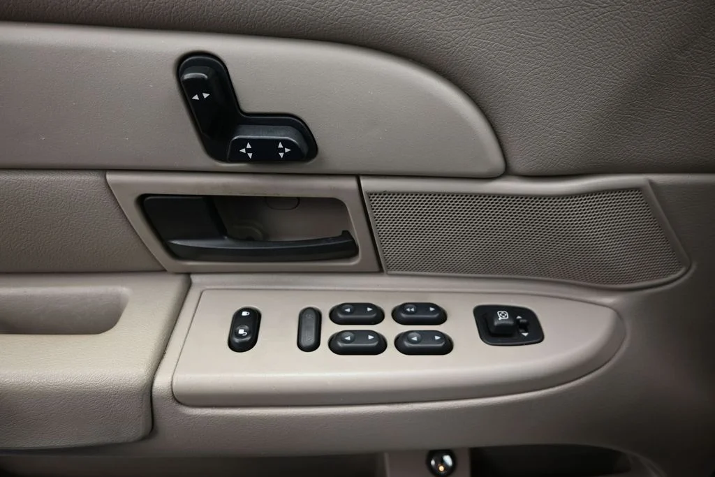 Used 2006 Silver Ford LX image 16