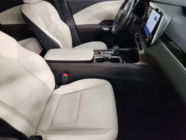 Used 2023 Eminent White Pearl Lexus  image 3