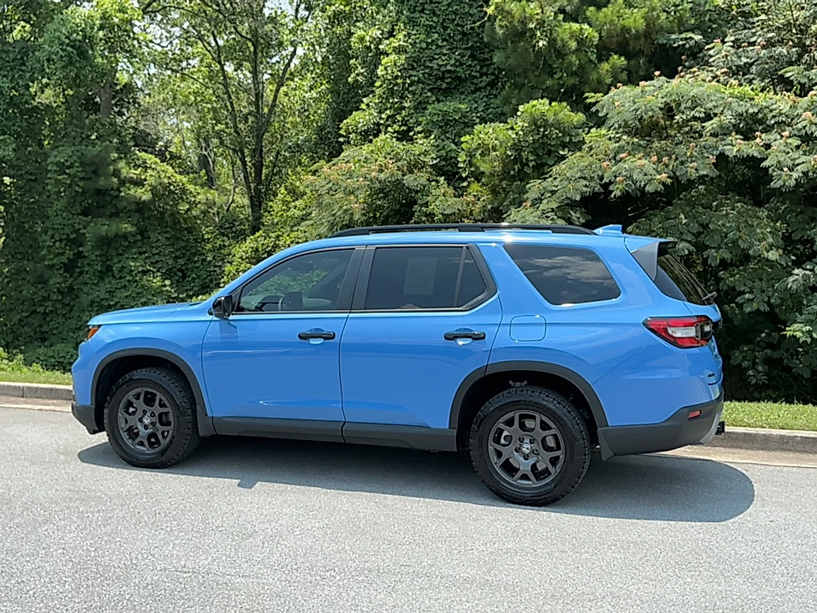 Used 2025 Blue Honda TrailSport image 3