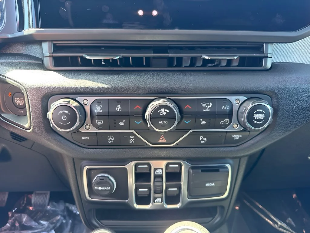 Used 2024 Red Jeep Sport S image 19