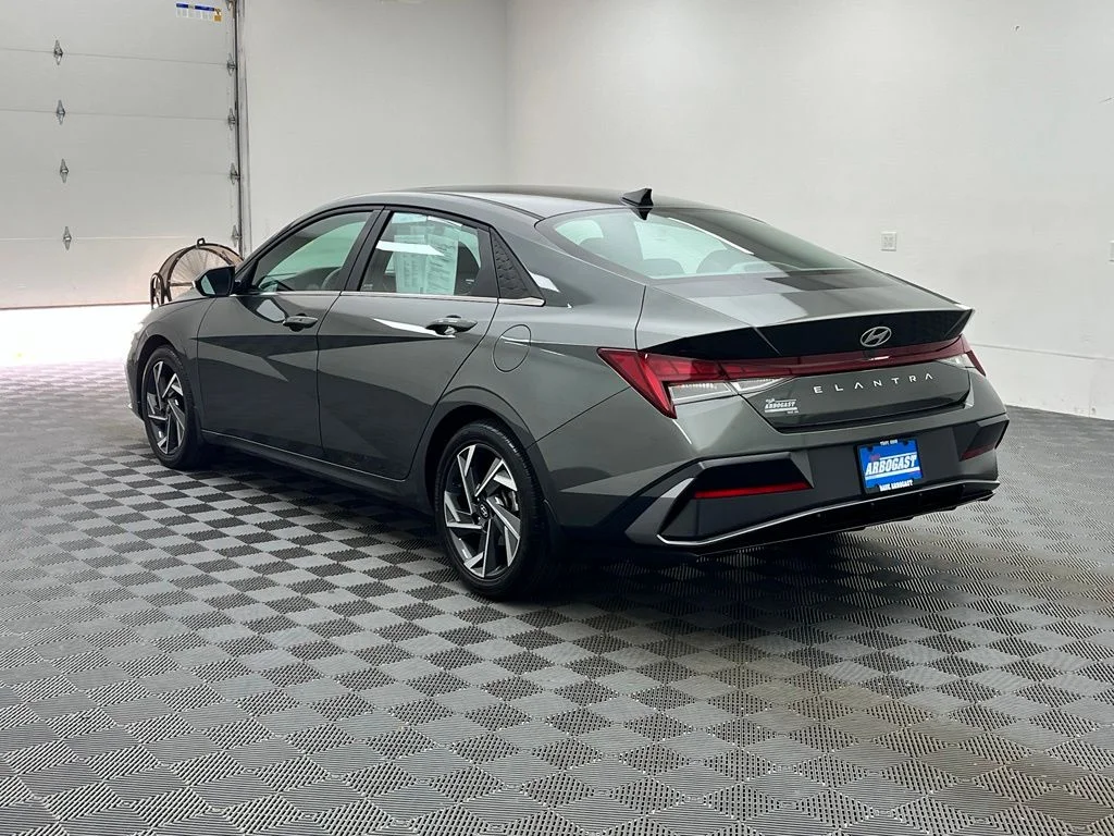 Used 2024 Gray Hyundai SEL image 11