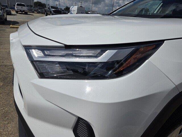 Used 2025 Ice Cap Toyota LE image 10