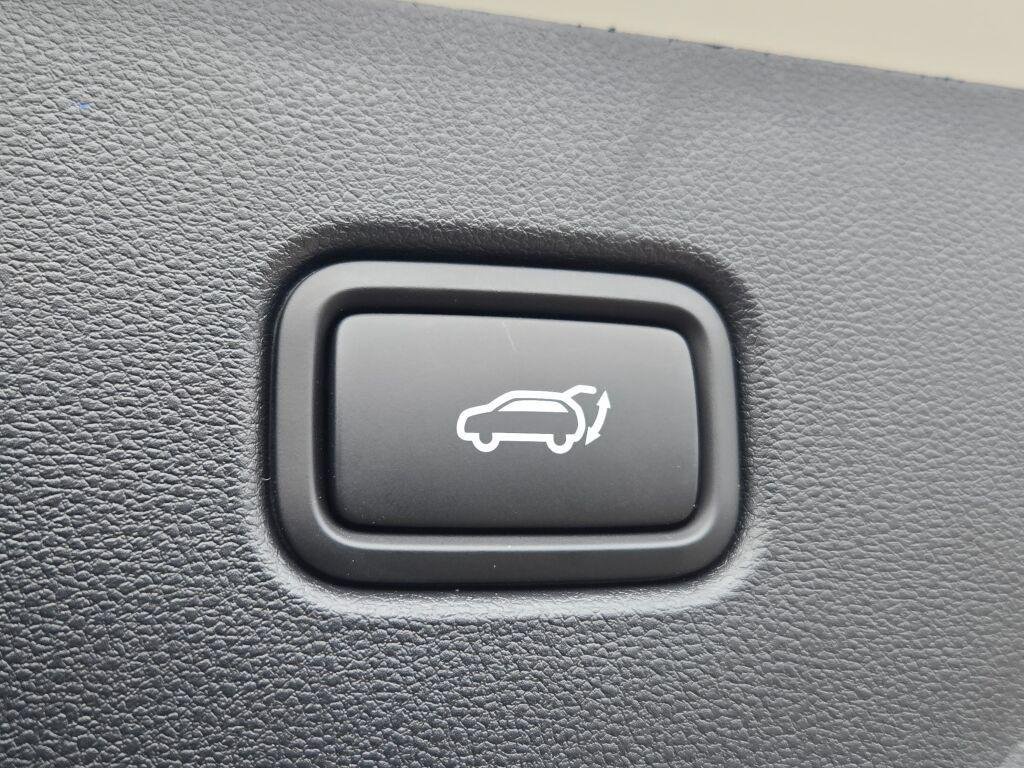 New 2026 White Hyundai SEL AWD image 16