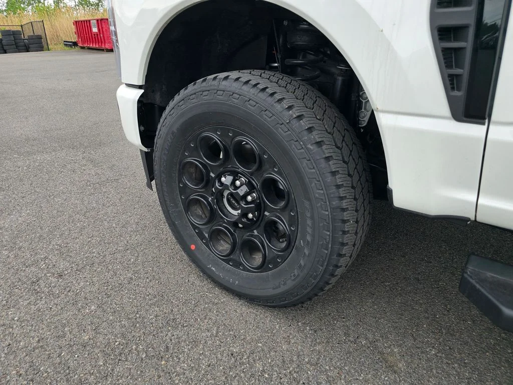 New 2026 Star White Metallic Tri-Coat Ford F-250® Lariat® image 9