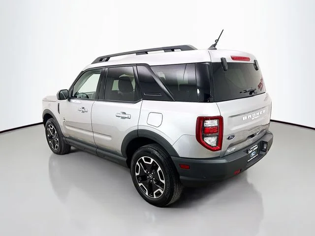Used 2023 Silver Metallic Ford Outer Banks image 5